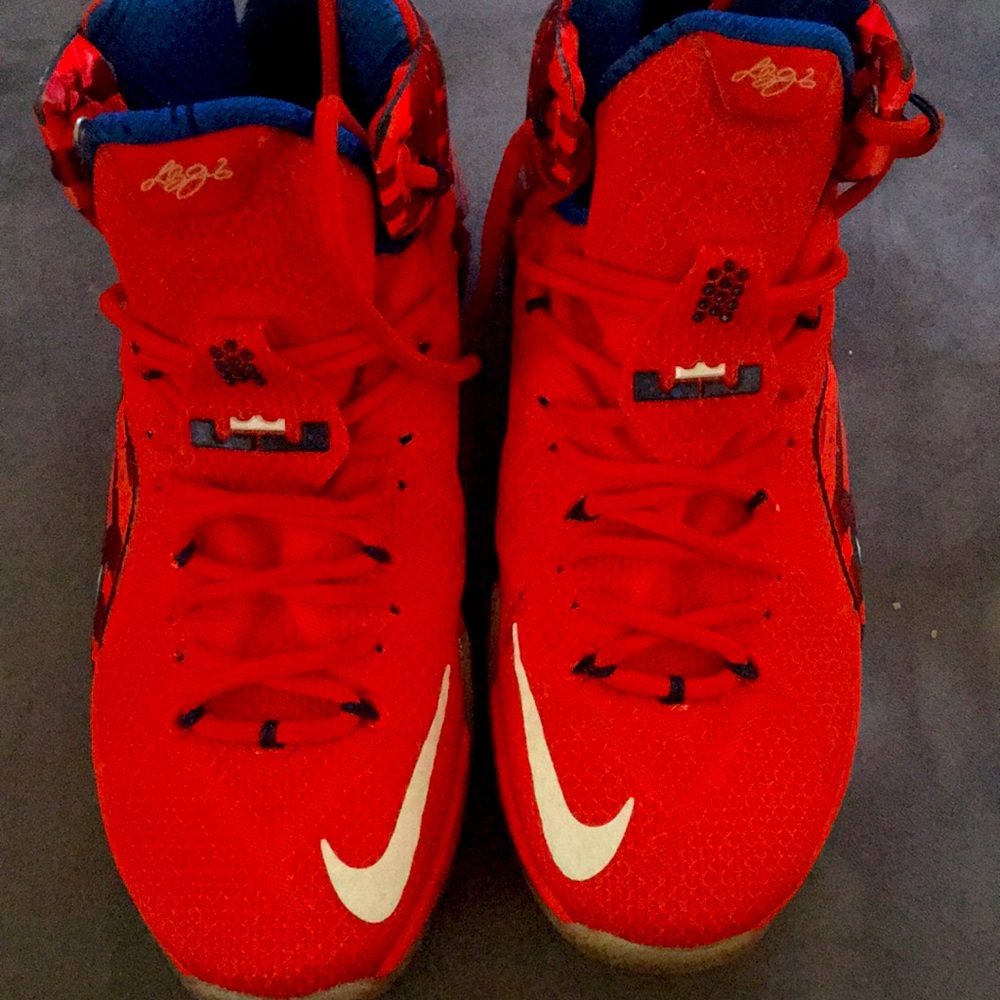 2015LeBron 12 'USA very rare  hard to 590 on stock x and goat sites must have!!